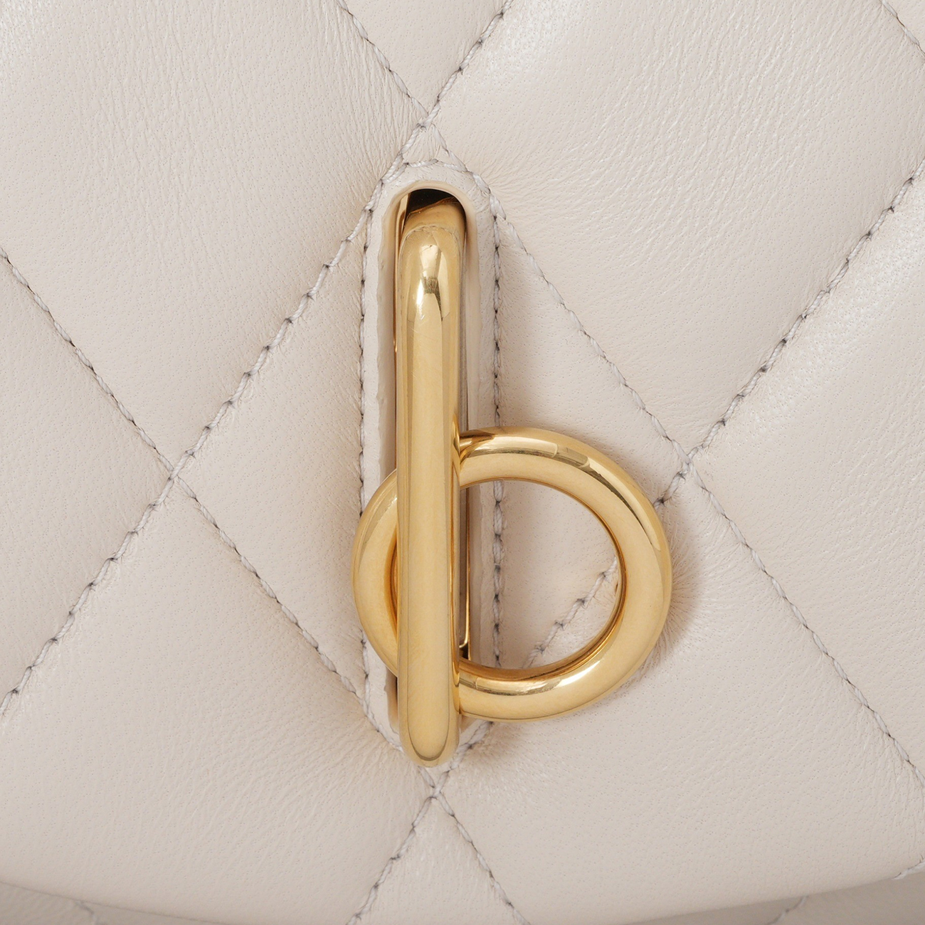 BURBERRY(USED)버버리 81046191 퀼팅 로킹 홀스백