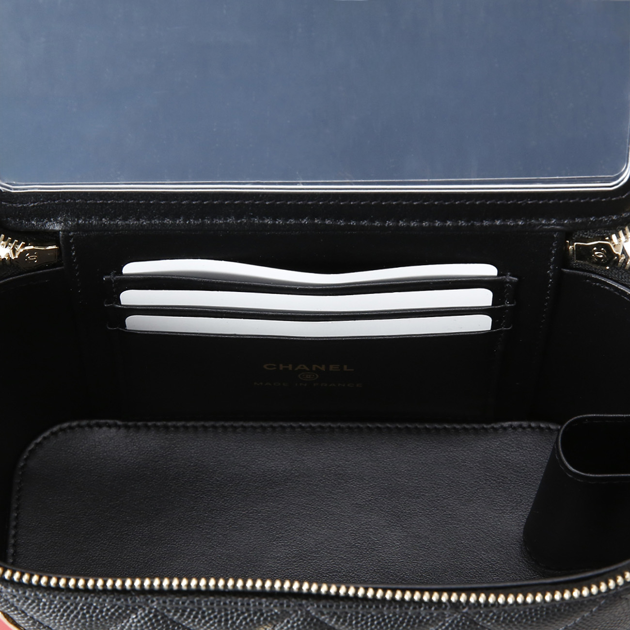CHANEL(USED)샤넬 시즌 캐비어 포커 장식 베니티 체인 백