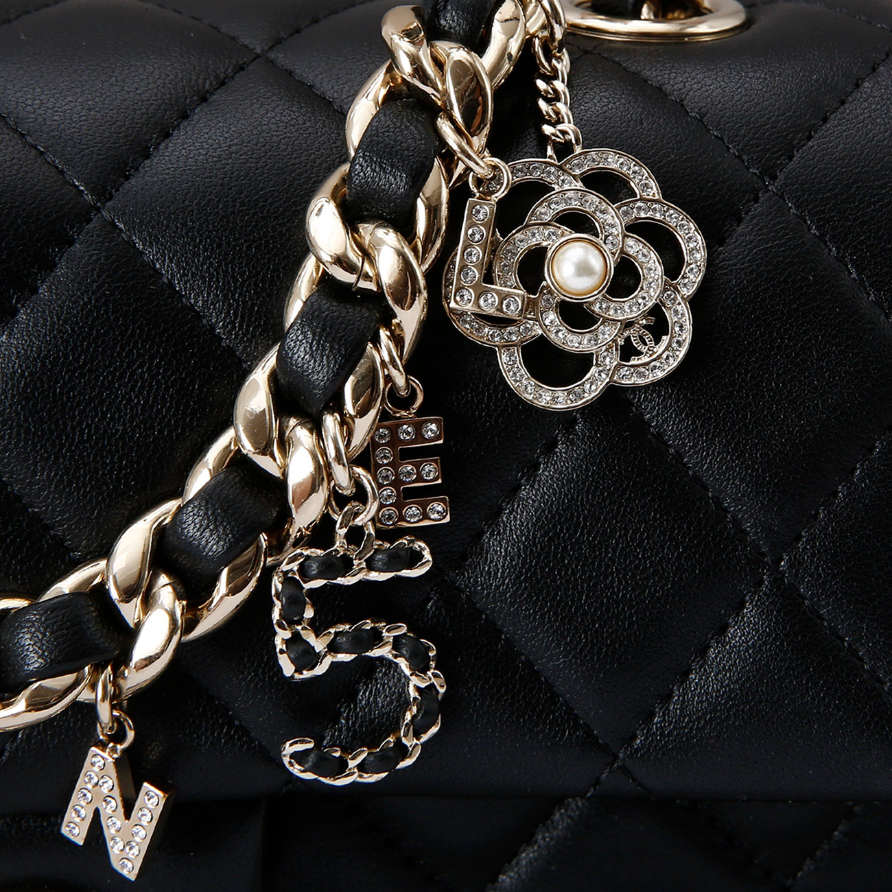 CHANEL(USED)샤넬 시즌 참 장식 클래식 뉴미니