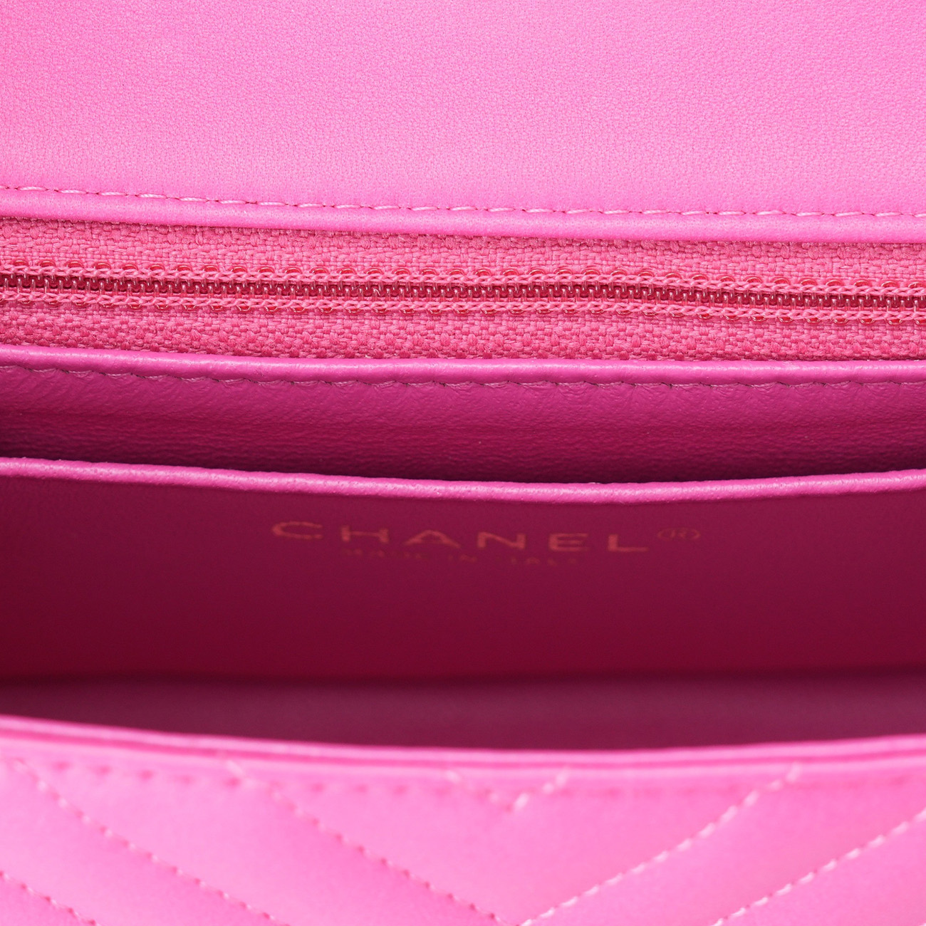 CHANEL(USED)샤넬 클래식 쉐브론 쁘띠삭