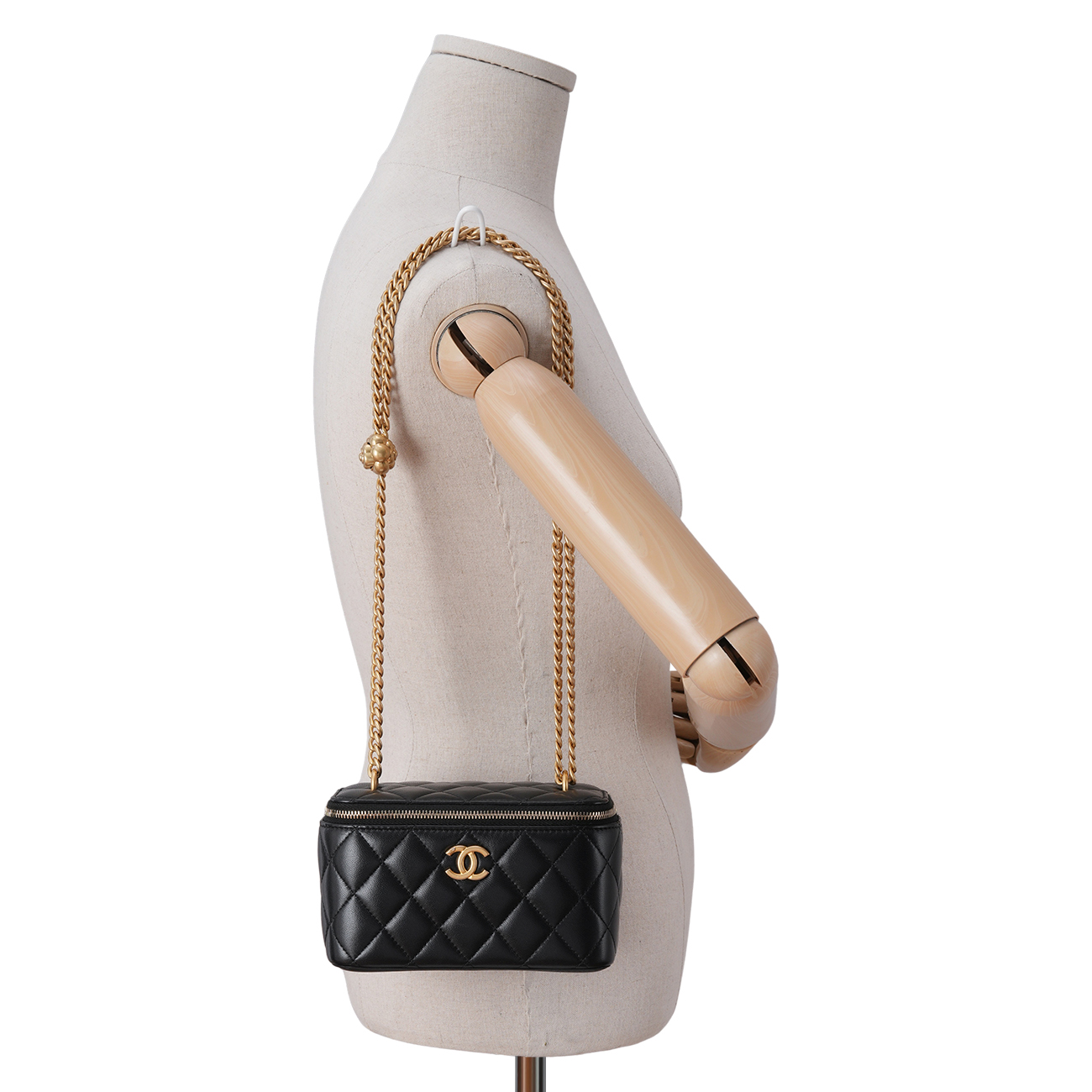 CHANEL(USED)샤넬 까멜리아 골든볼 베니티 블랙