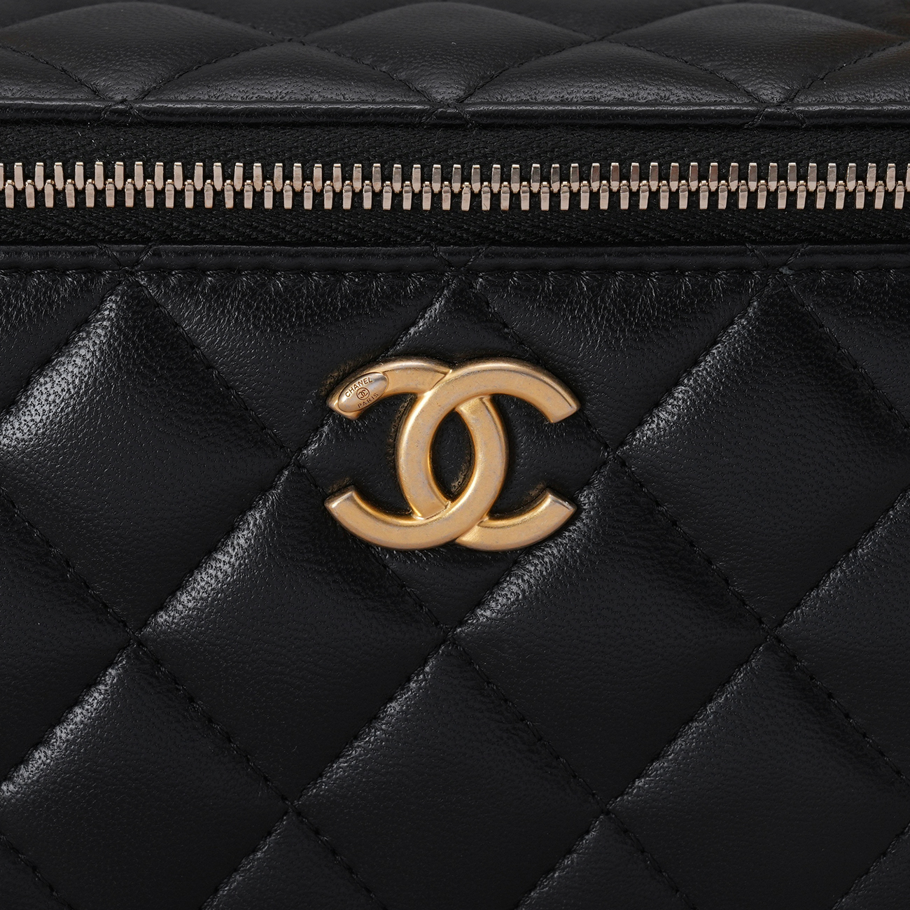 CHANEL(USED)샤넬 까멜리아 골든볼 베니티 블랙