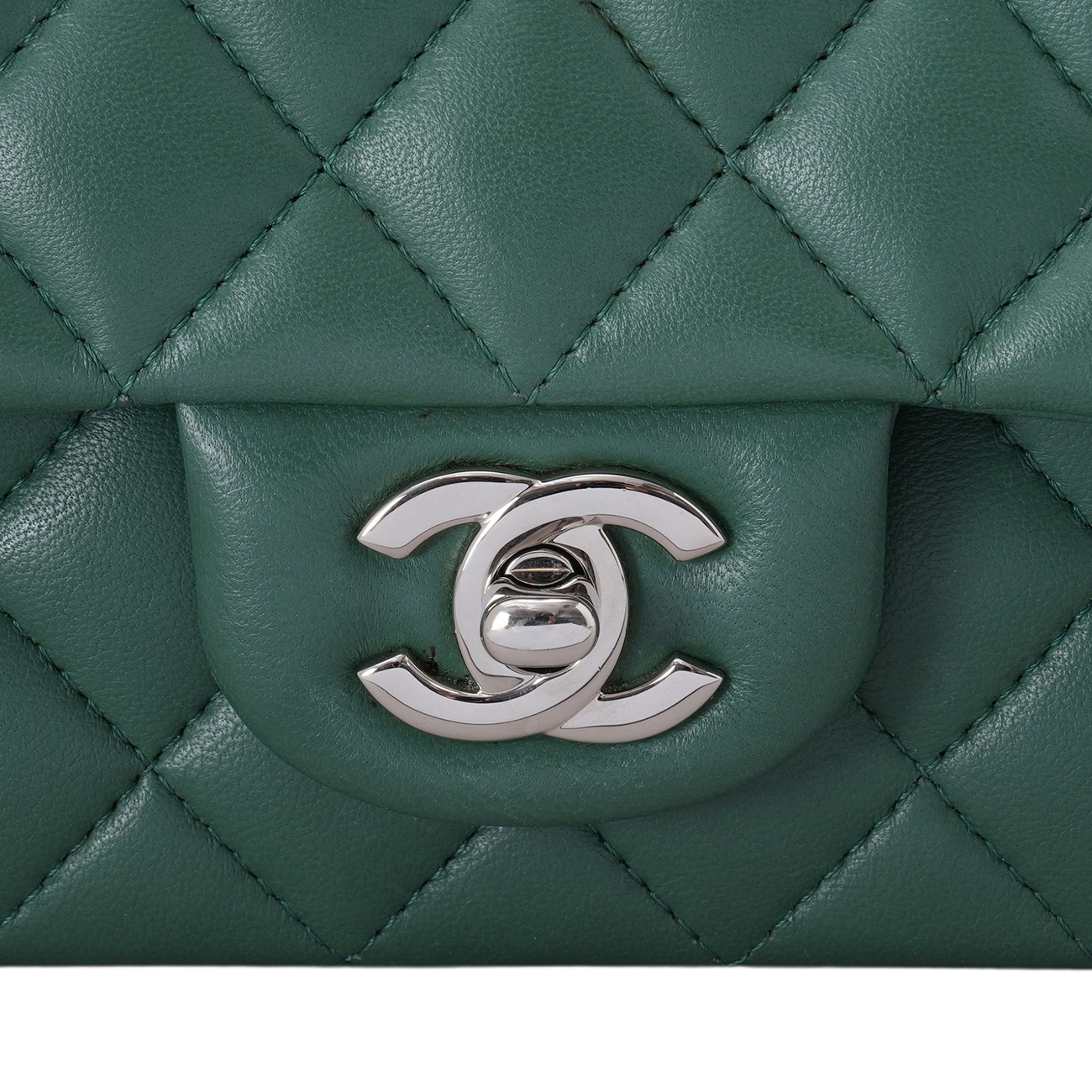 CHANEL(USED)샤넬 A69900 램스킨 클래식 뉴미니 크로스백