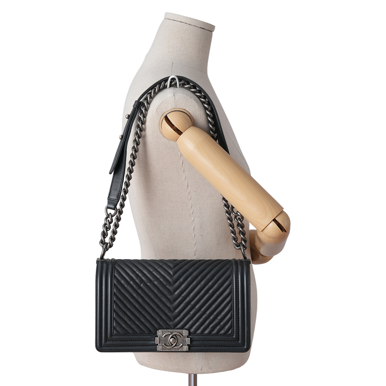 CHANEL(USED)샤넬 쉐브론 보이백 미듐