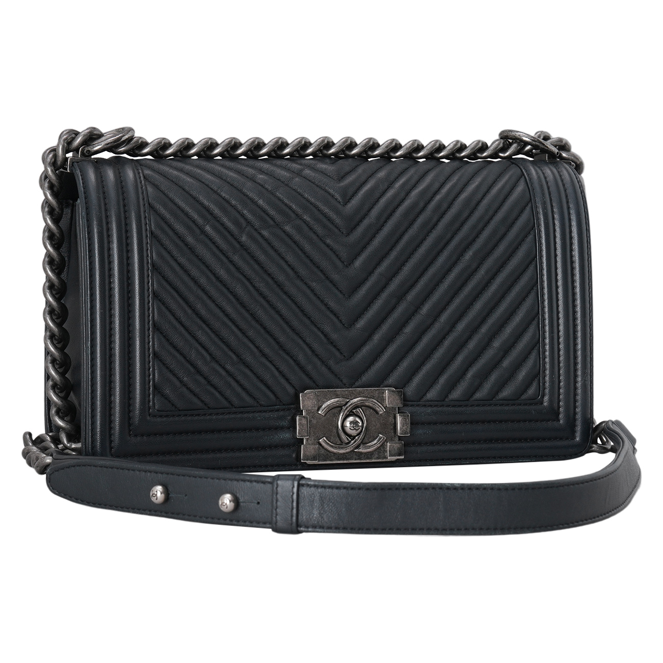CHANEL(USED)샤넬 쉐브론 보이백 미듐