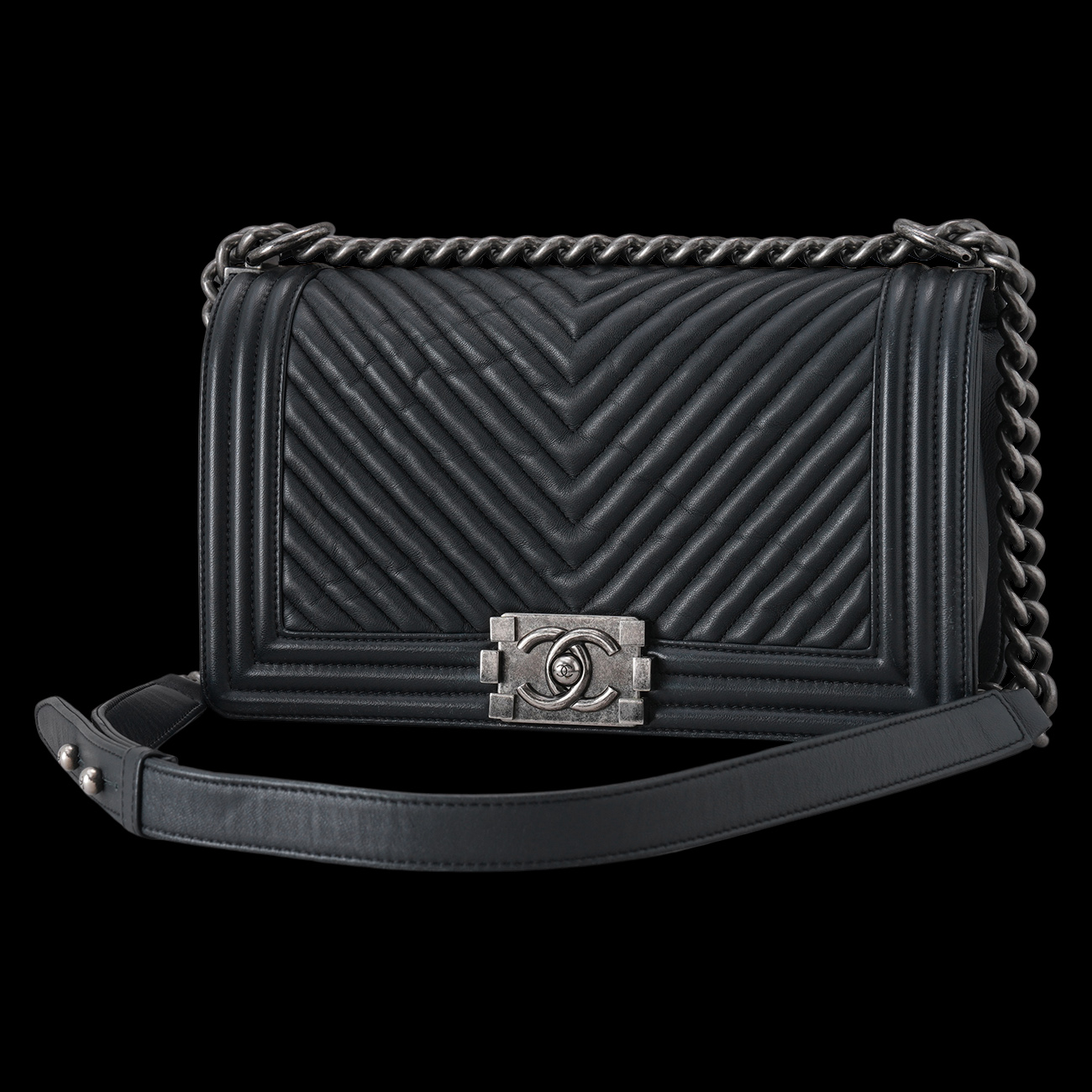 CHANEL(USED)샤넬 쉐브론 보이백 미듐
