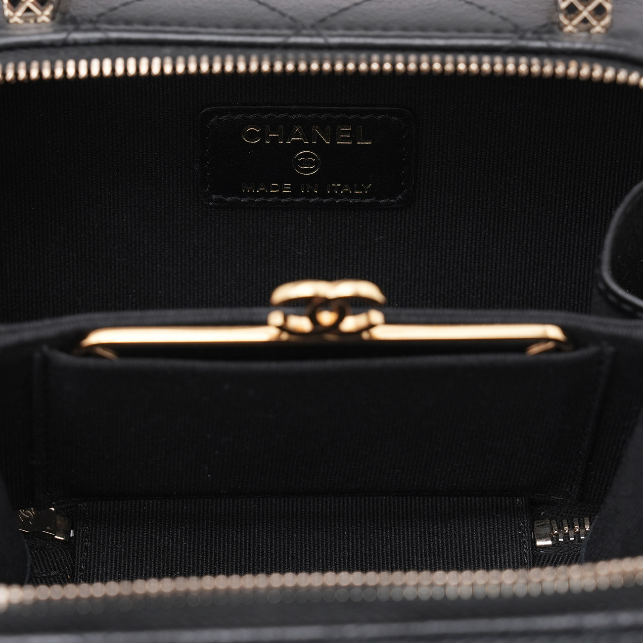 CHANEL(USED)샤넬 AP2634 베니티 코스메틱 직사각 체인백