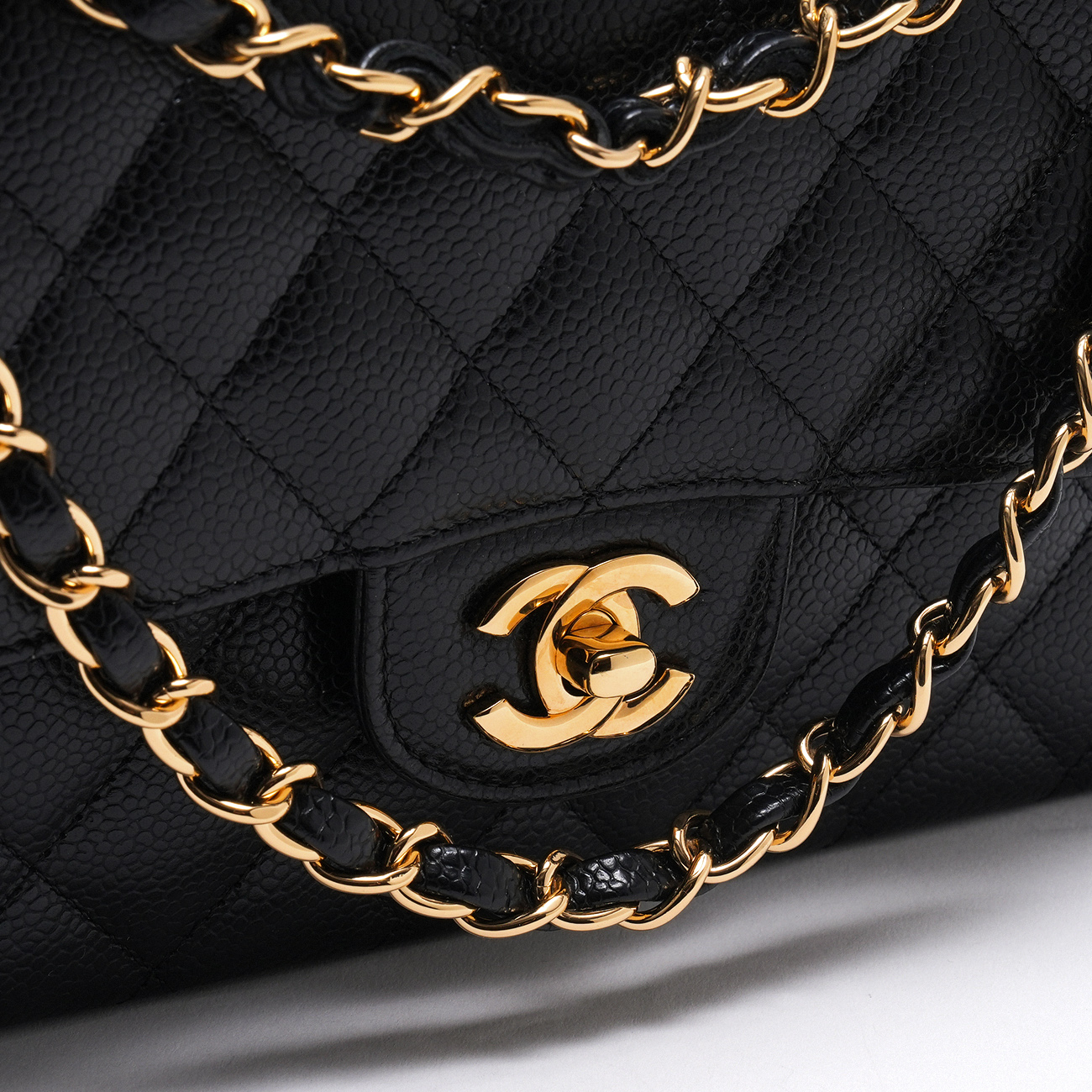 CHANEL(USED)샤넬 캐비어 클래식 미듐 플랩백