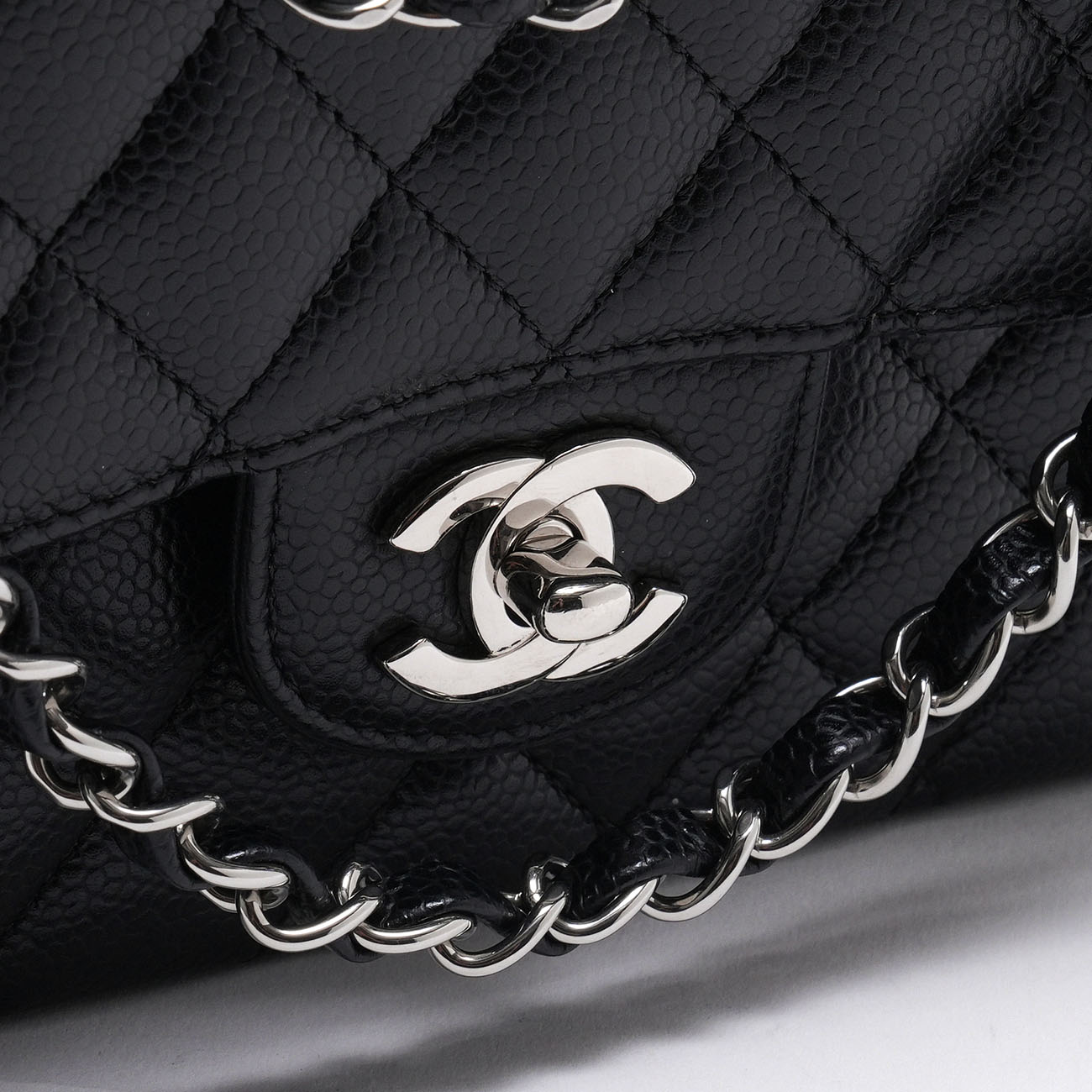 CHANEL(USED)샤넬 캐비어 클래식 미듐 플랩백