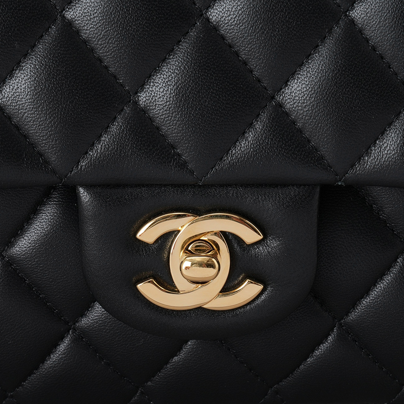 CHANEL(USED)샤넬 램스킨 클래식 미듐 플랩백