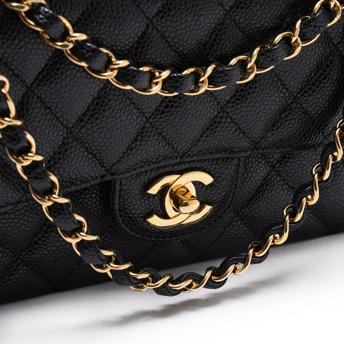 CHANEL(USED)샤넬 캐비어 클래식 미듐 플랩백