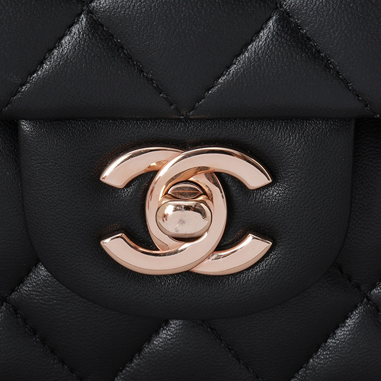 CHANEL(USED)샤넬 램스킨 클래식 미듐 플랩백