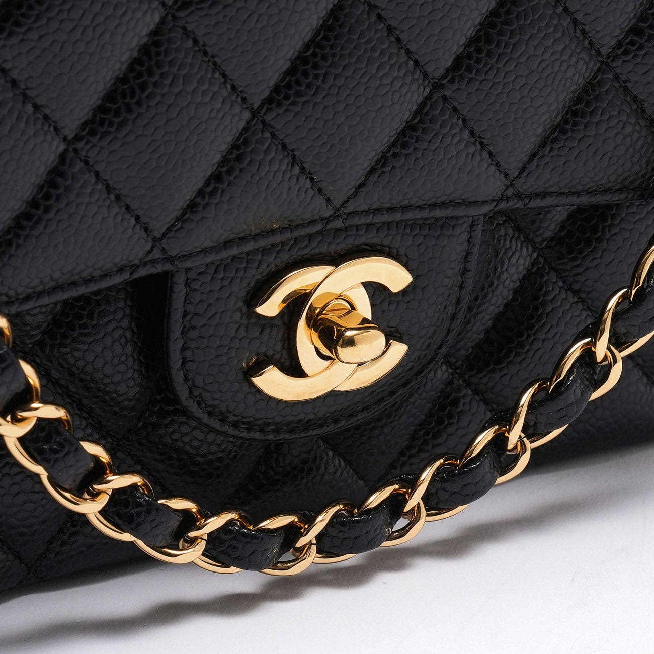 CHANEL(USED)샤넬 캐비어 클래식 미듐 플랩백