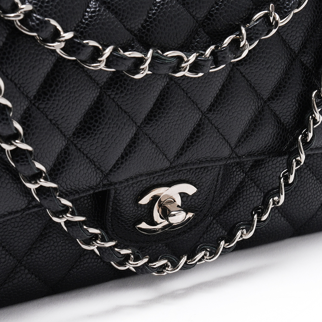 CHANEL(USED)샤넬 캐비어 클래식 미듐 플랩백 블랙