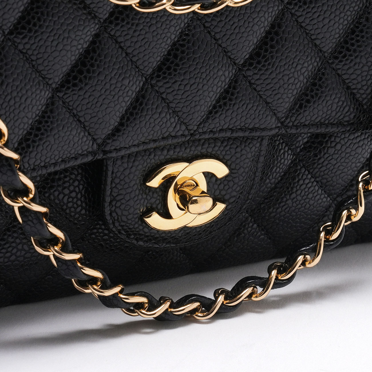 CHANEL(USED)샤넬 캐비어 클래식 미듐 플랩백