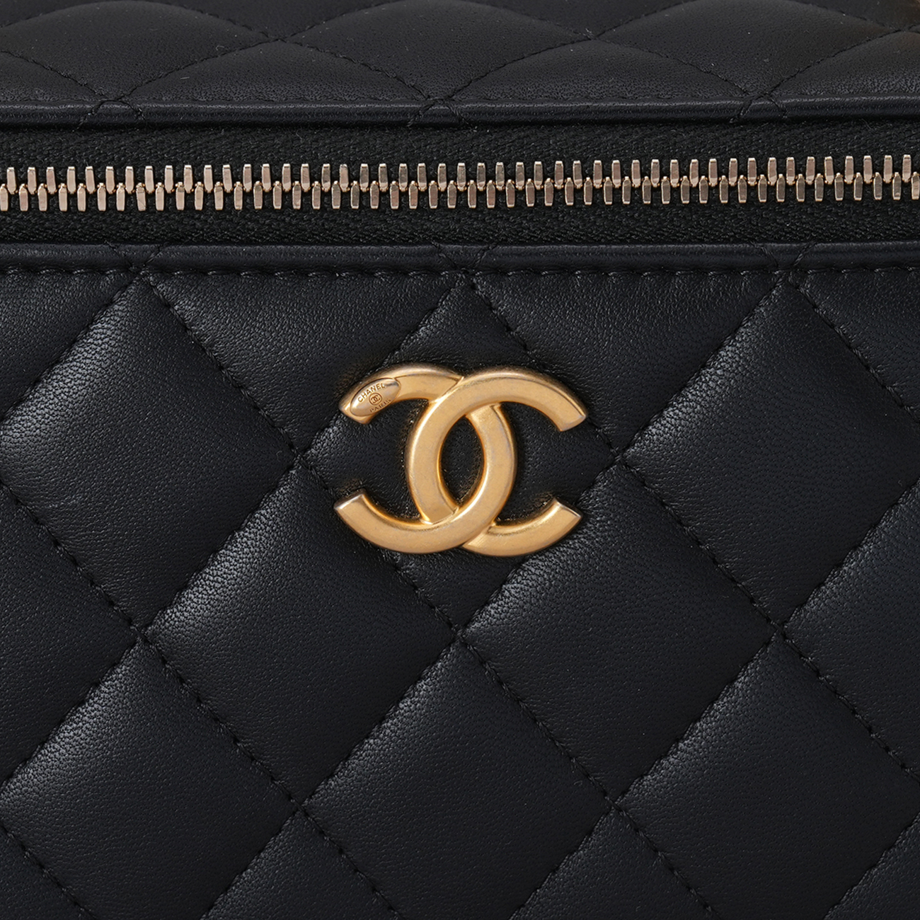 CHANEL(USED)샤넬 AP3301 램스킨 직사각 까멜리아 골든볼 베니티 체인백
