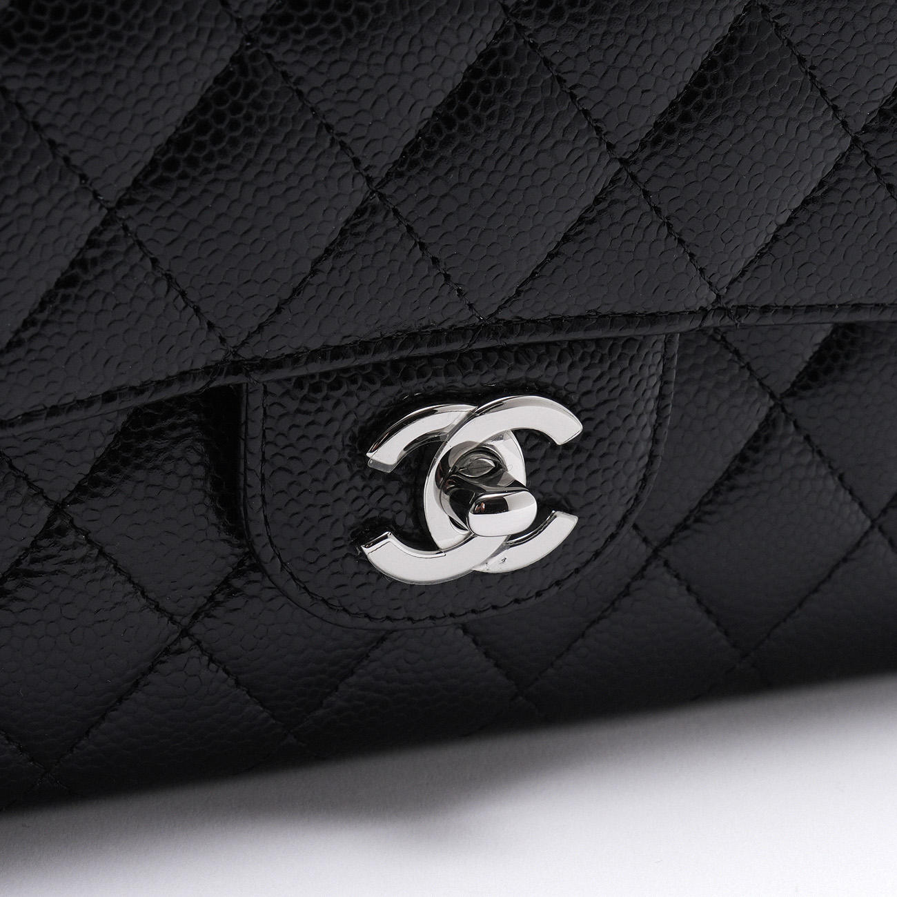 CHANEL(USED)샤넬 캐비어 클래식 미듐 플랩백