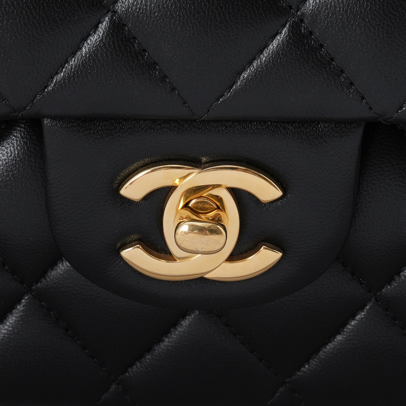 CHANEL(USED)샤넬 램스킨 클래식 미듐 플랩백