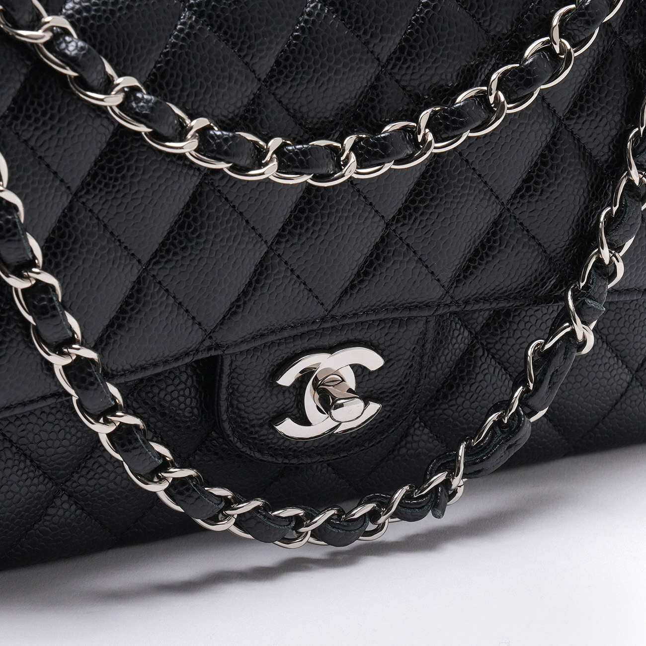 CHANEL(USED)샤넬 캐비어 클래식 미듐 플랩백