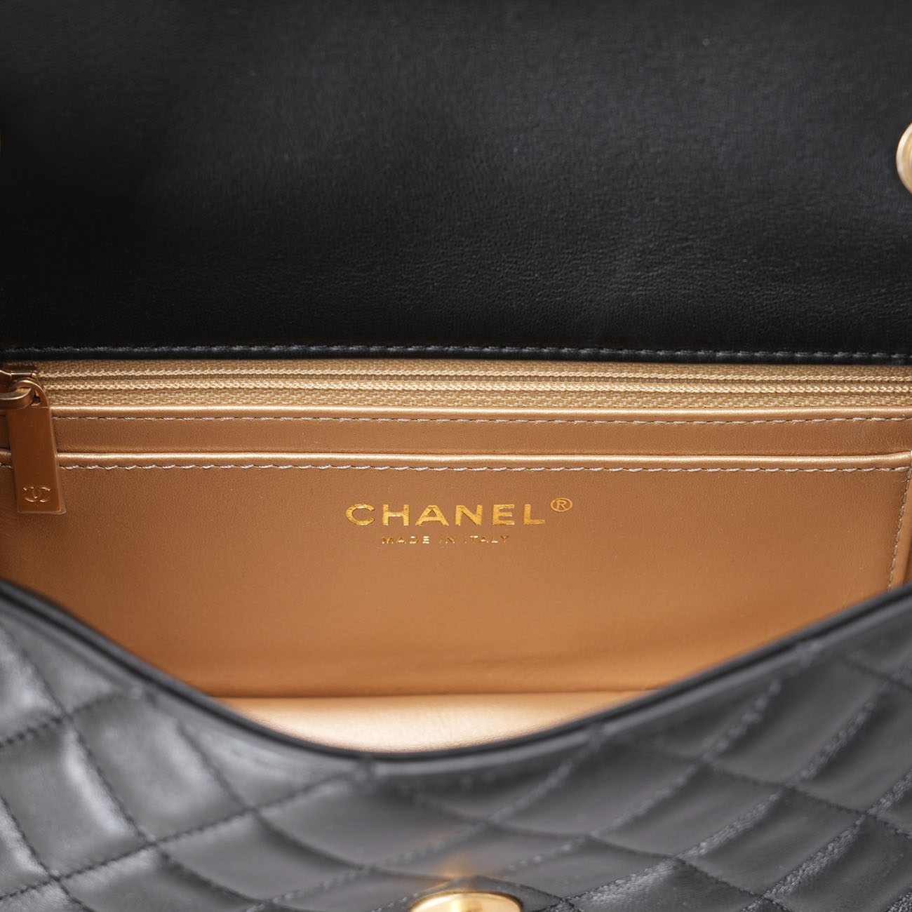 CHANEL(USED)샤넬 램스킨 뉴미니 골든볼 크로스백