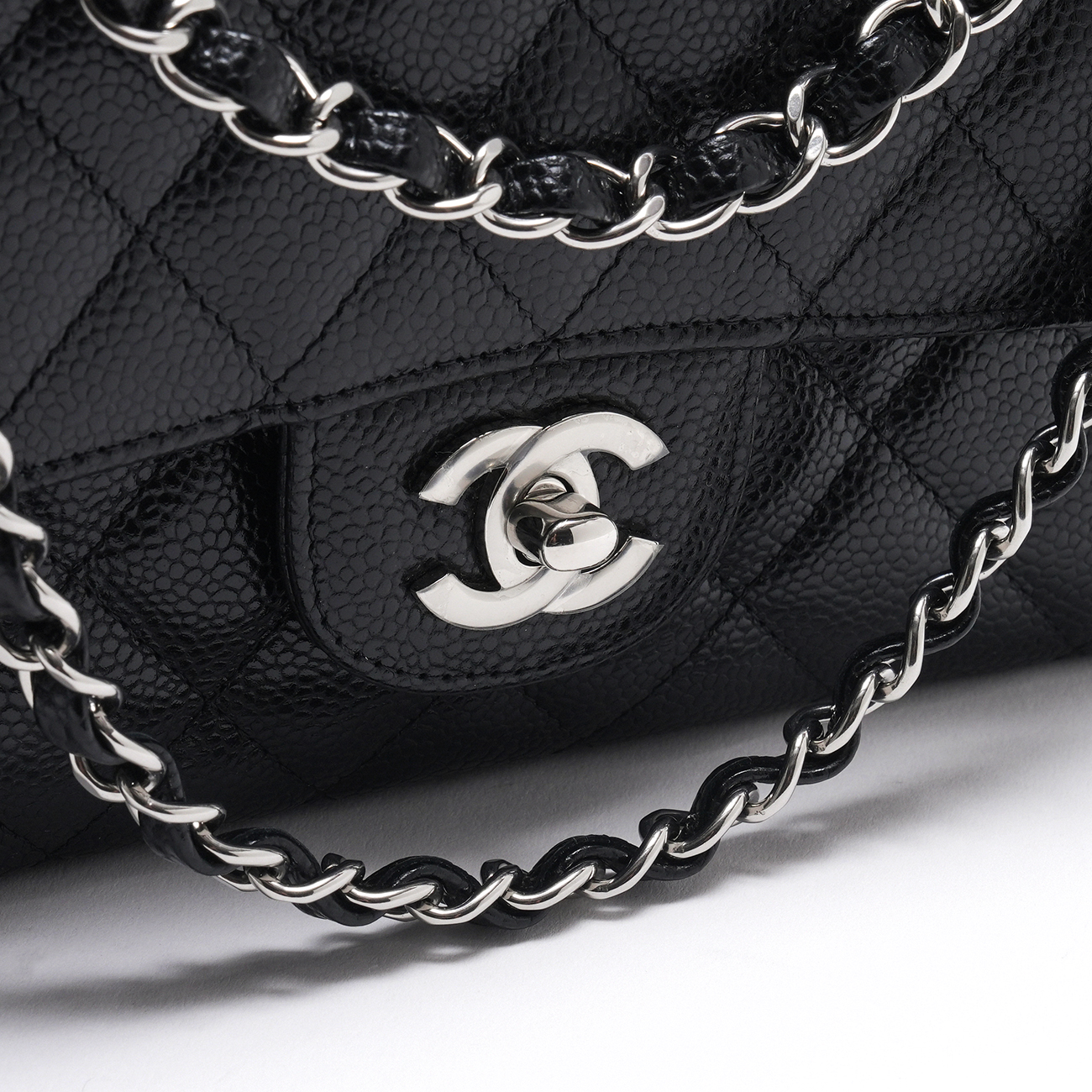 CHANEL(USED)샤넬 A01112 캐비어 클래식 미듐 플랩백