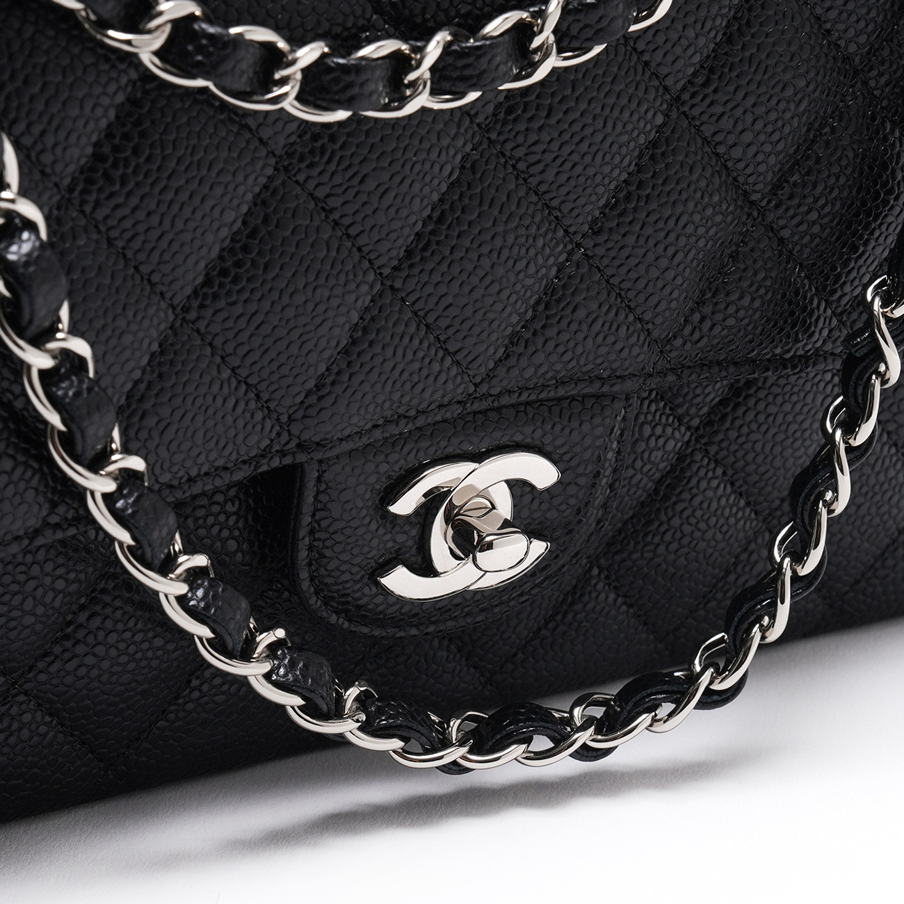 CHANEL(USED)샤넬 캐비어 클래식 미듐 플랩백
