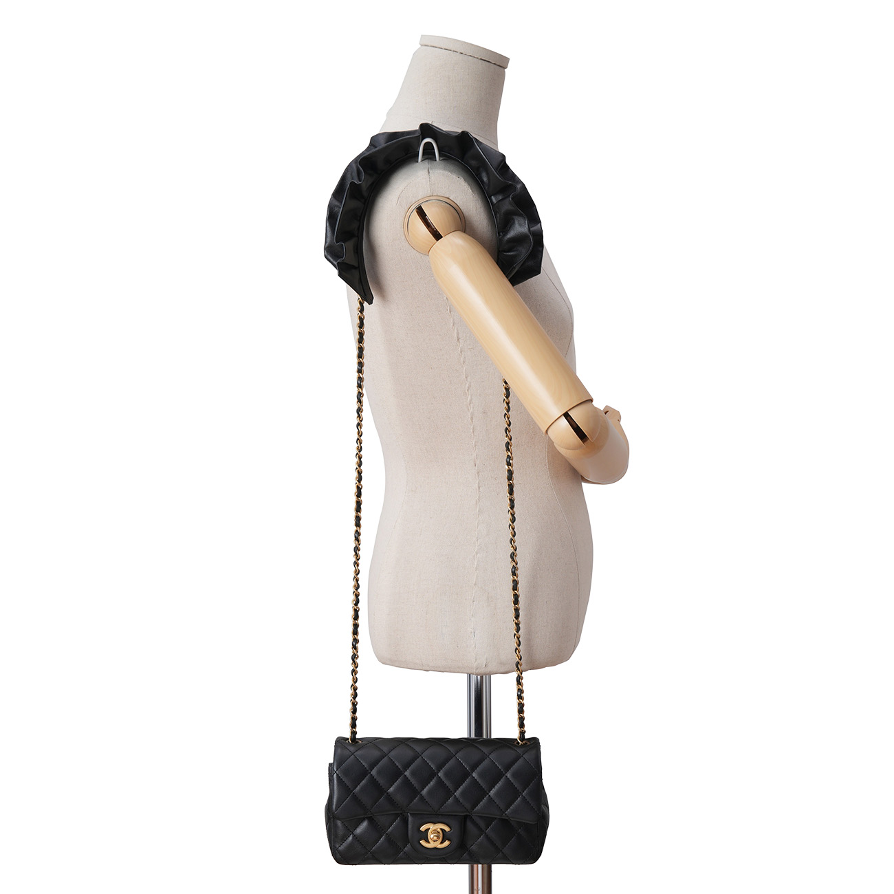 CHANEL(USED)샤넬 시즌 램스킨 프릴장식 뉴미니 크로스백