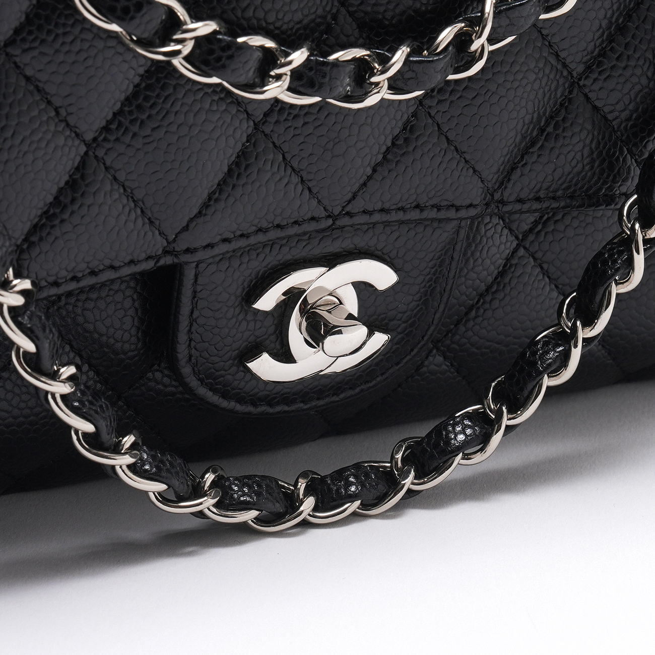 CHANEL(USED)샤넬 캐비어 클래식 미듐 플랩백