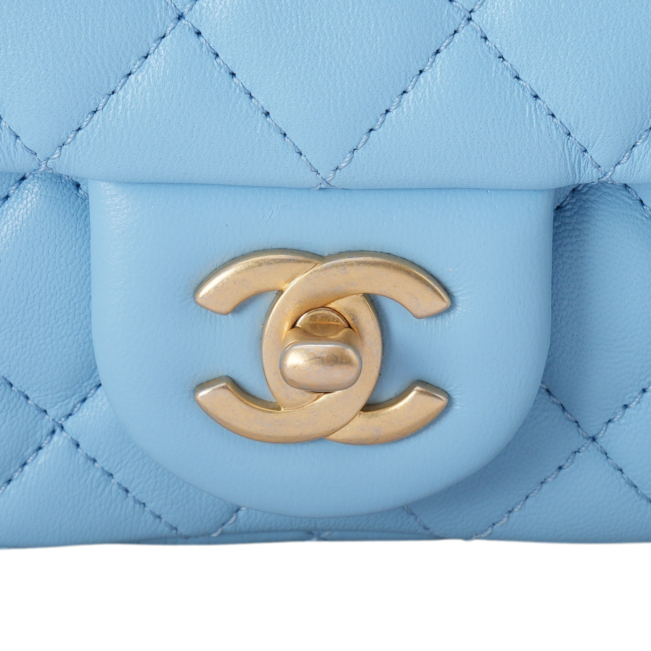 CHANEL(USED)샤넬 AS1786 램스킨 클래식 쁘띠삭 골든볼