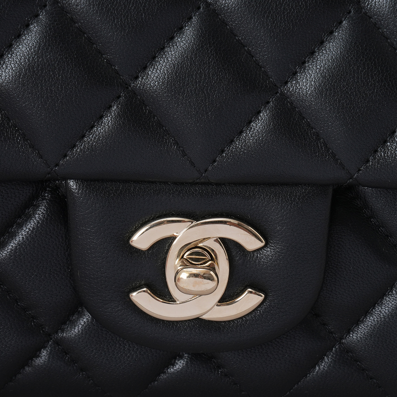 CHANEL(USED)샤넬 램스킨 클래식 뉴미니 크로스백
