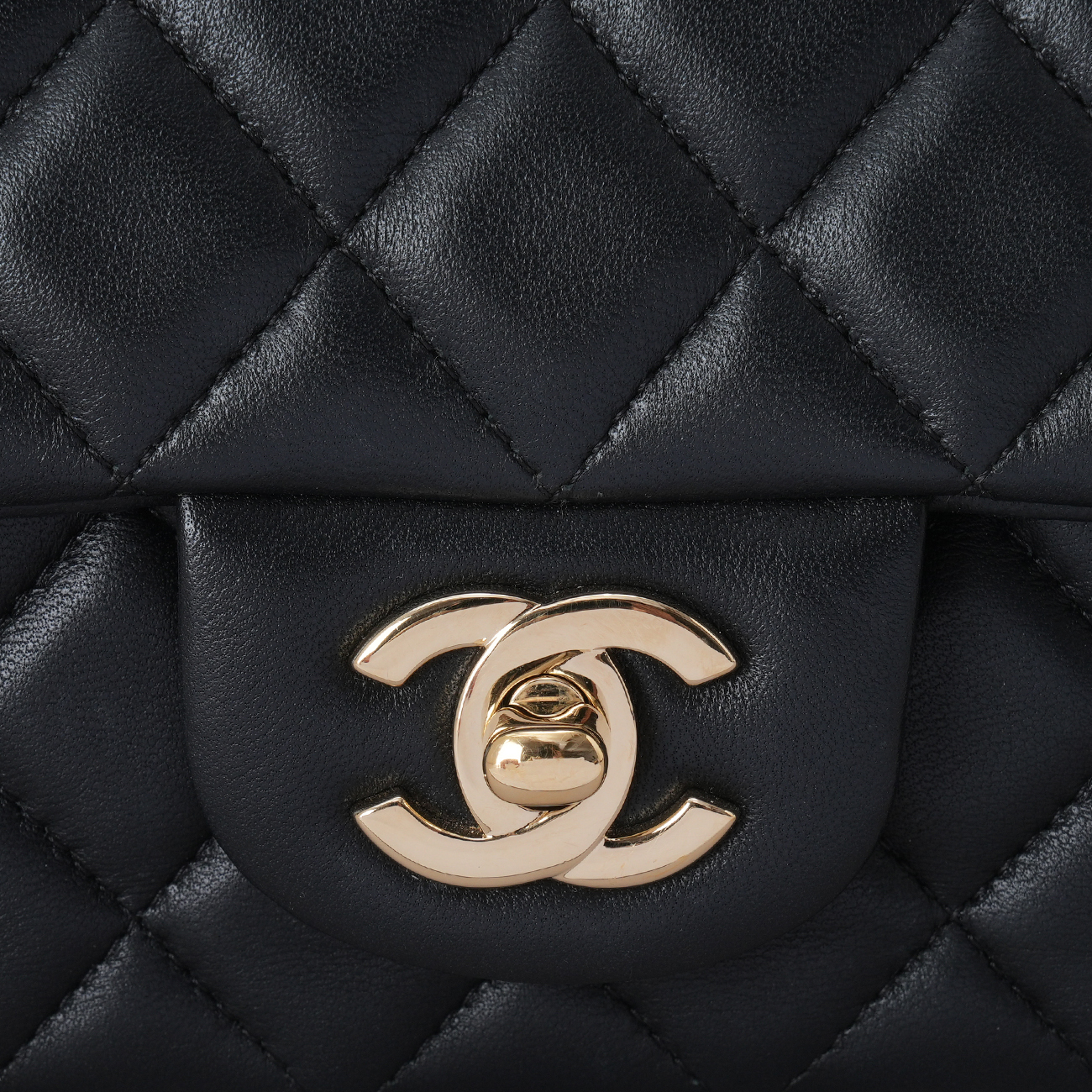 CHANEL(USED)샤넬 램스킨 클래식 뉴미니 크로스백