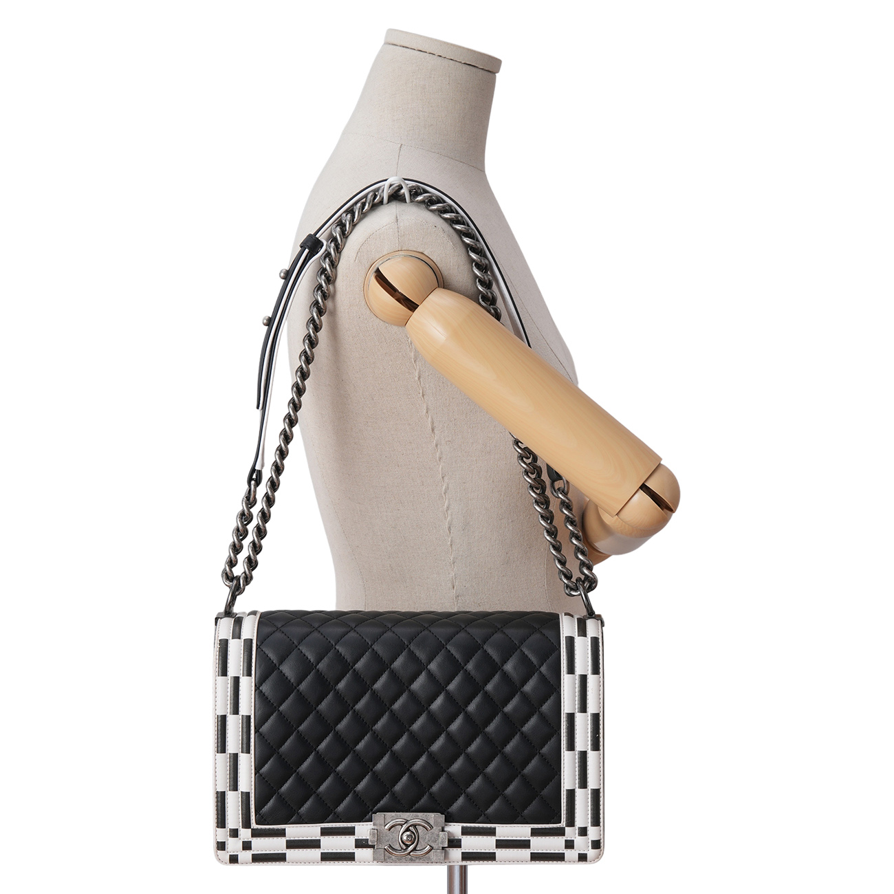 CHANEL(USED)샤넬 시즌 보이샤넬 뉴미듐 플랩백