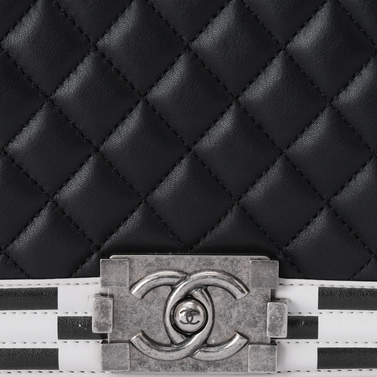 CHANEL(USED)샤넬 시즌 보이샤넬 뉴미듐 플랩백