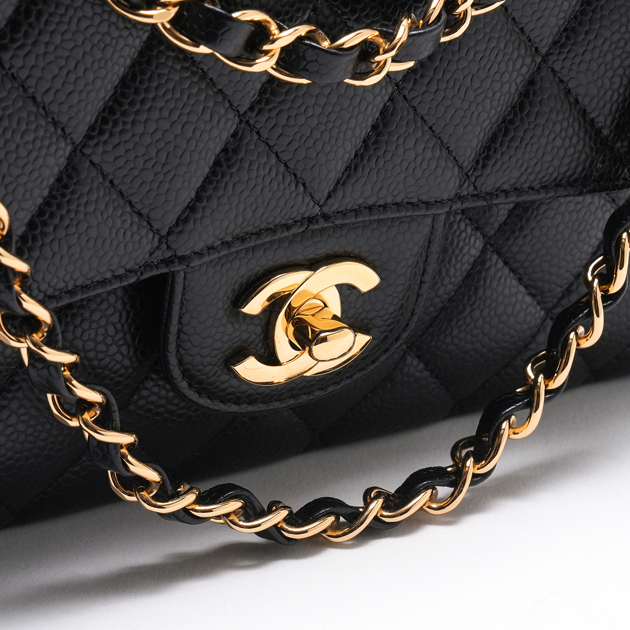 CHANEL(USED)샤넬 캐비어 클래식 미듐 플랩백