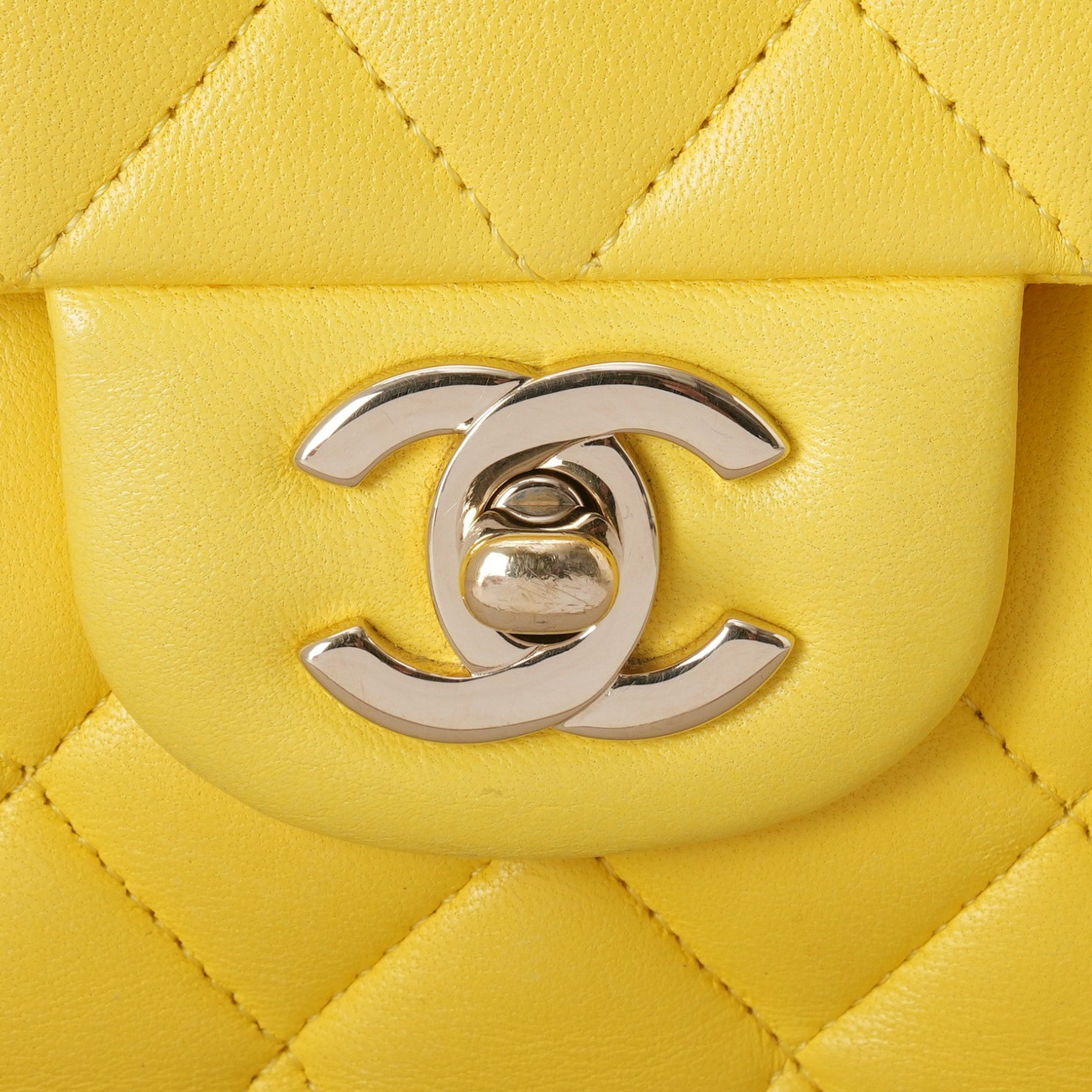 CHANEL(USED)샤넬 램스킨 클래식 미듐 플랩백