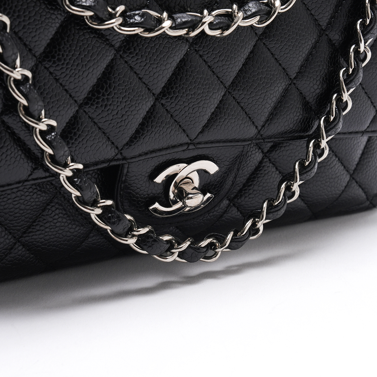 CHANEL(USED)샤넬 캐비어 클래식 미듐 플랩백