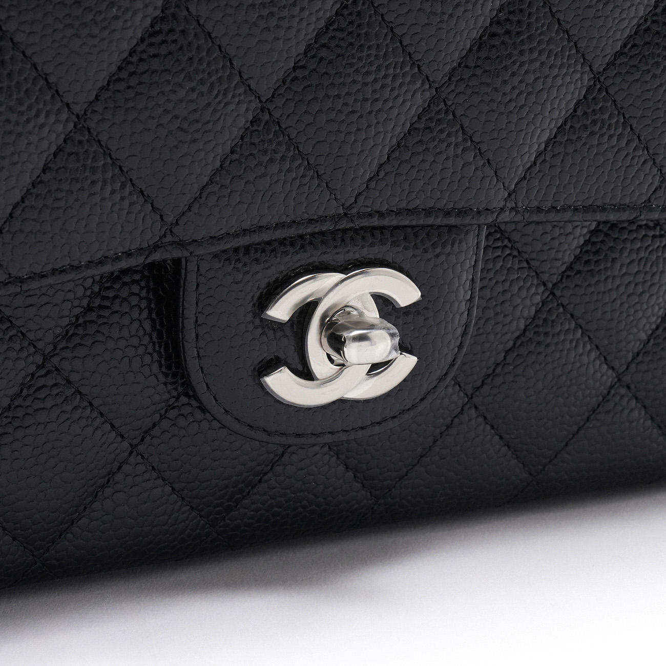 CHANEL(NEW)샤넬 캐비어 클래식 미듐 플랩백 (새상품) NEW PRODUCT