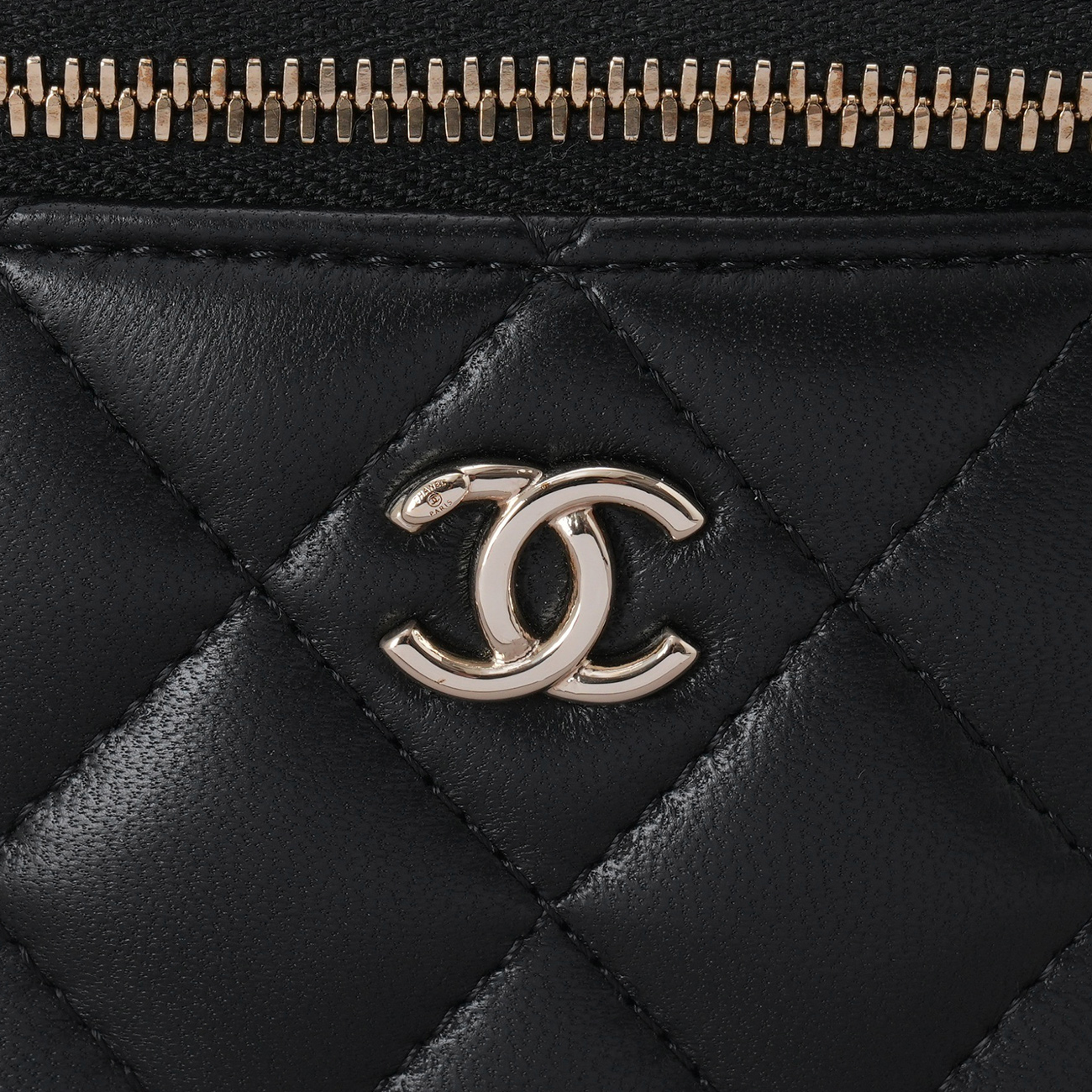 CHANEL(USED)샤넬 AP1447 램스킨 체크볼 베니티 미니 크로스백