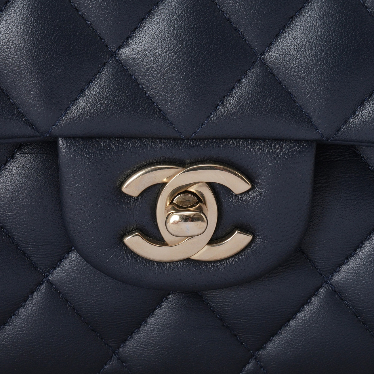 CHANEL(USED)샤넬 램스킨 클래식 미듐 플랩백