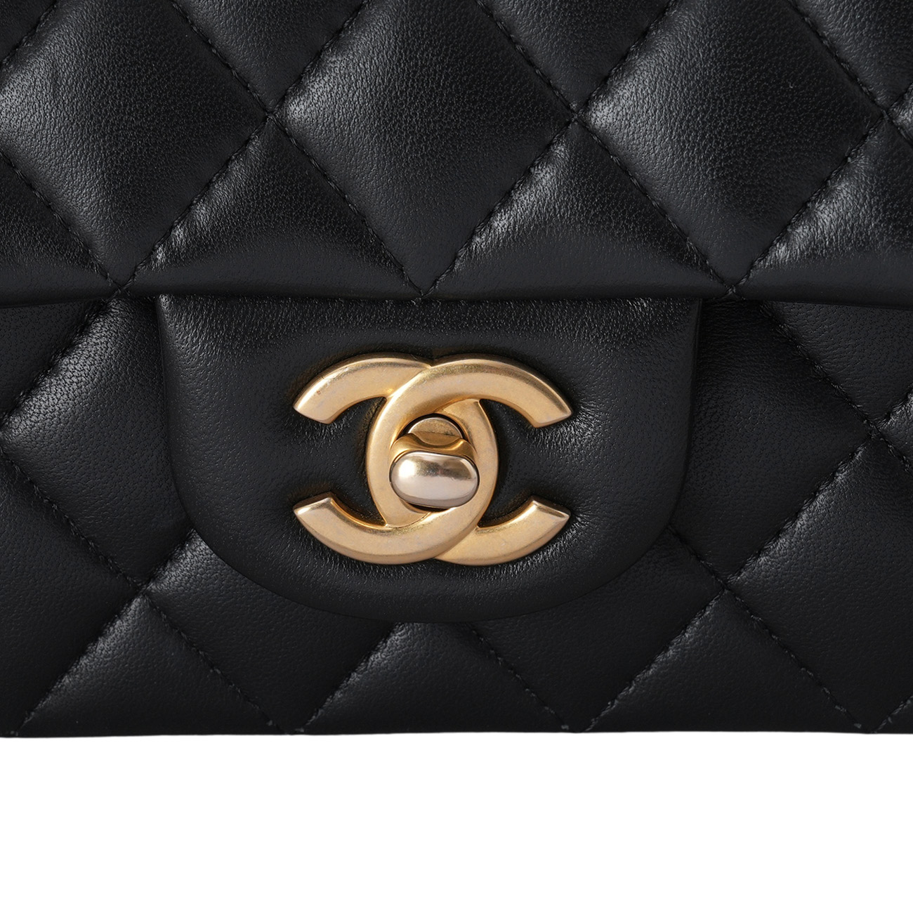 CHANEL(USED)샤넬 AS2431 램스킨 뉴미니 탑핸들 크로스백