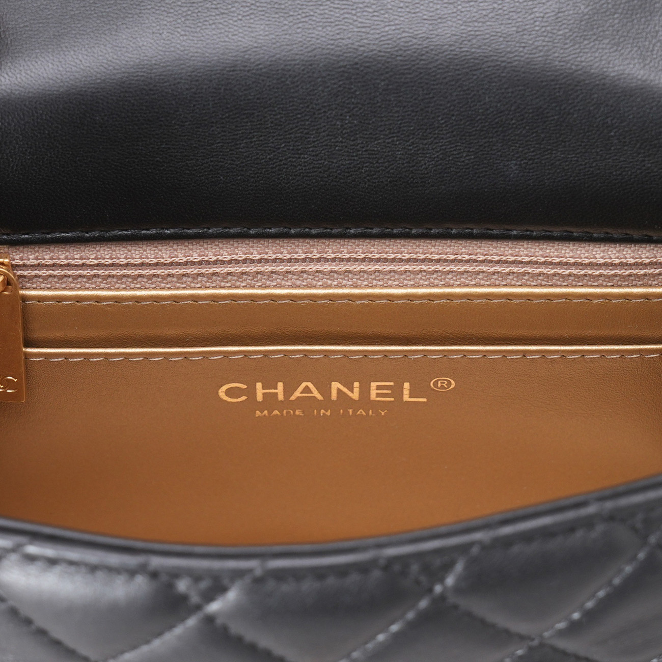 CHANEL(USED)샤넬 AS1786 클래식 쁘띠삭 골든볼 크로스백