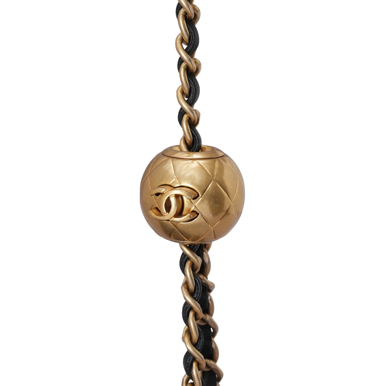 CHANEL(USED)샤넬 AS1786 클래식 쁘띠삭 골든볼 크로스백