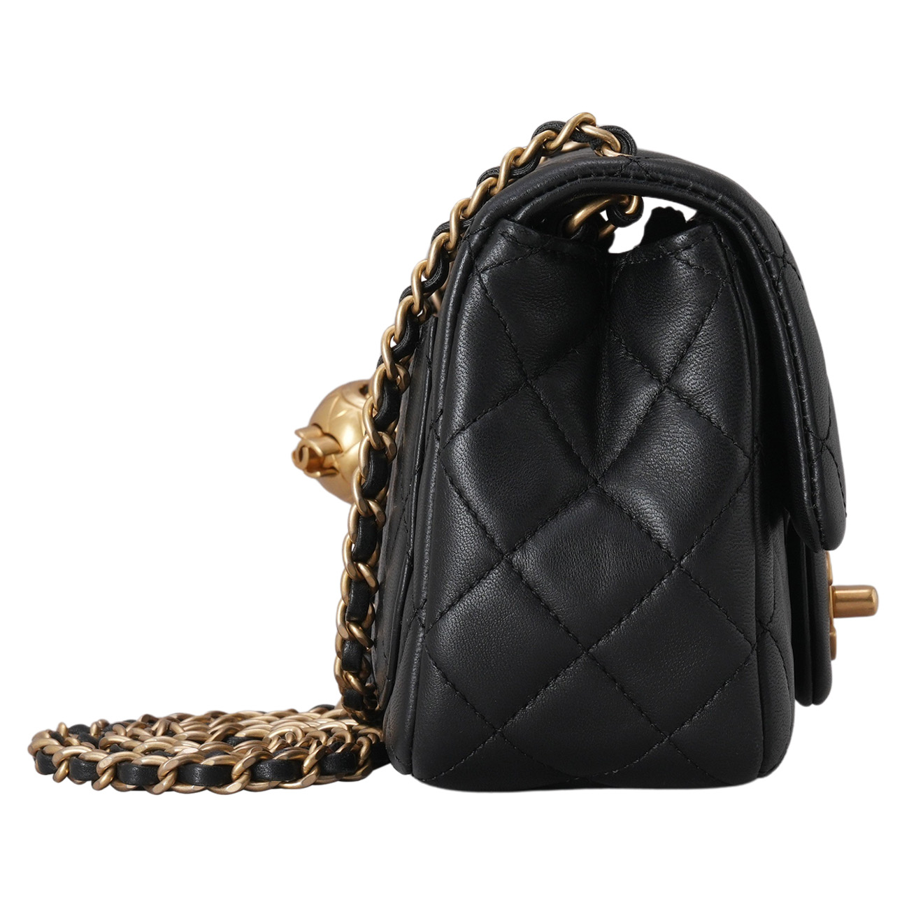 CHANEL(USED)샤넬 AS1786 클래식 쁘띠삭 골든볼 크로스백