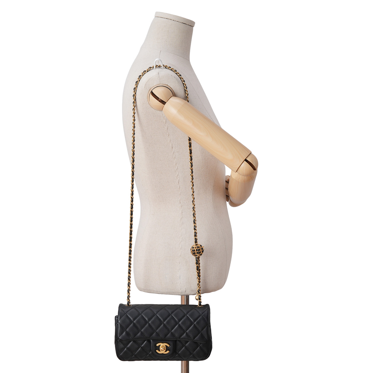 CHANEL(USED)샤넬 램스킨 클래식 뉴미니 골든볼 크로스백