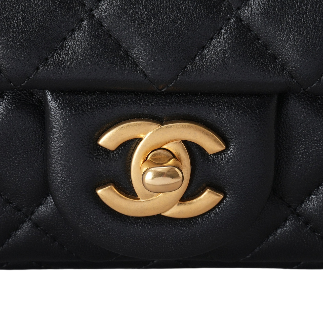CHANEL(USED)샤넬 램스킨 클래식 뉴미니 골든볼 크로스백