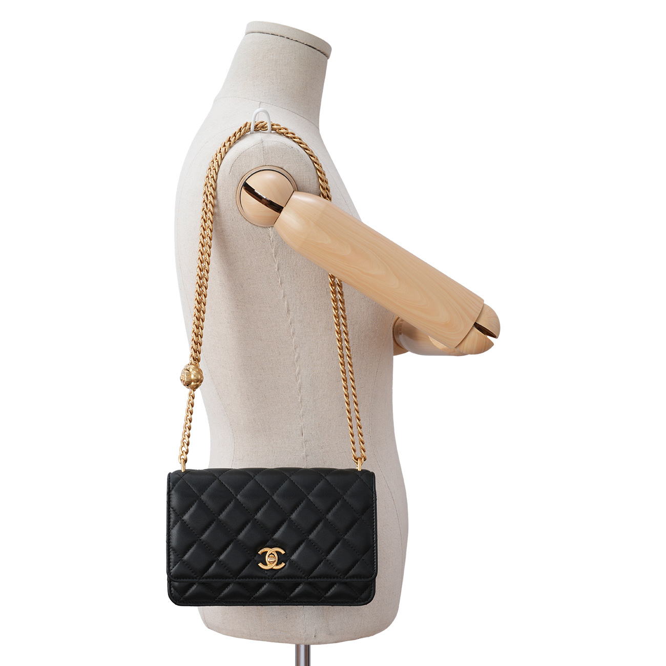 CHANEL(USED)샤넬 AP3297 시즌 까멜리아 골든볼 WOC
