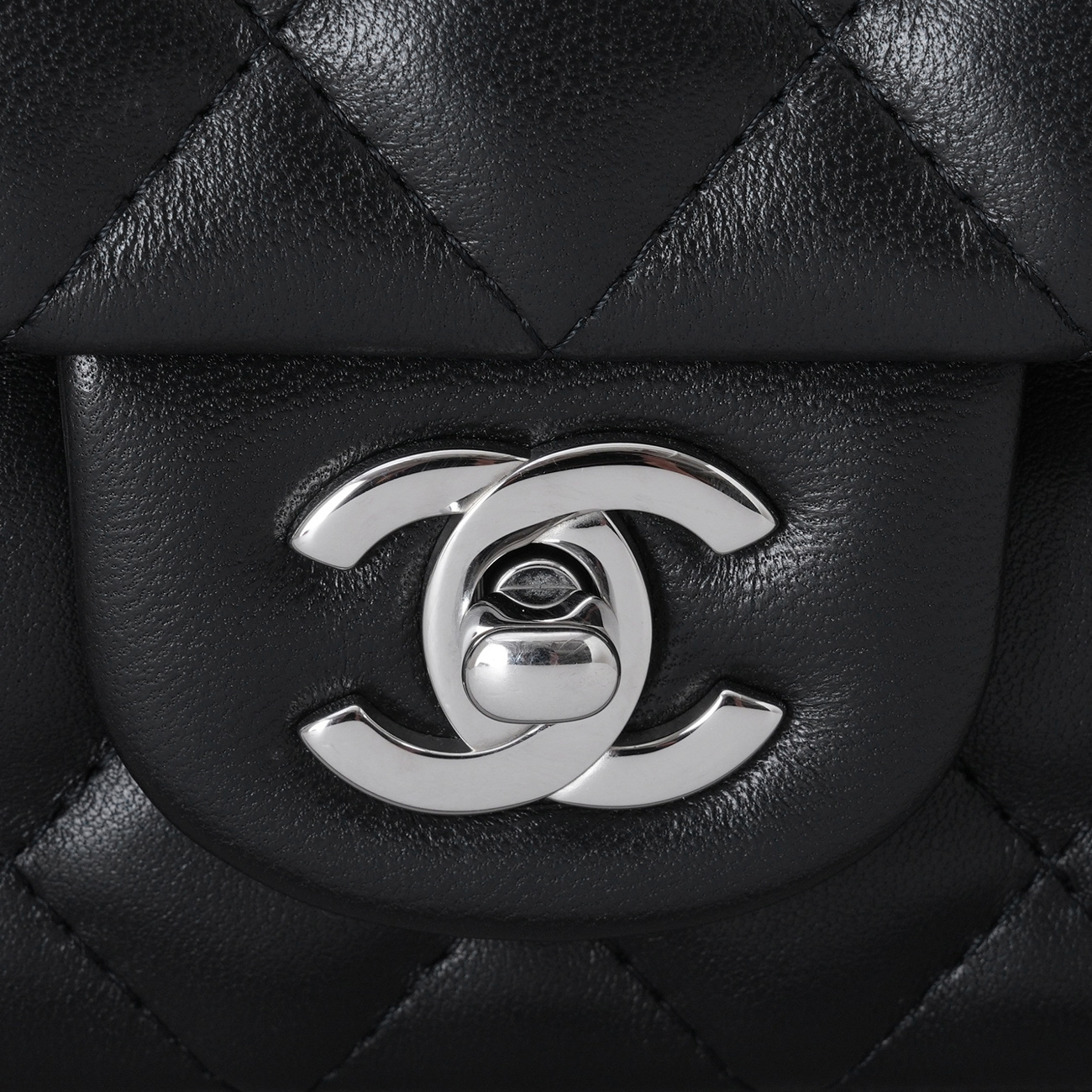 CHANEL(USED)샤넬 A69900 램스킨 클래식 뉴미니 크로스백