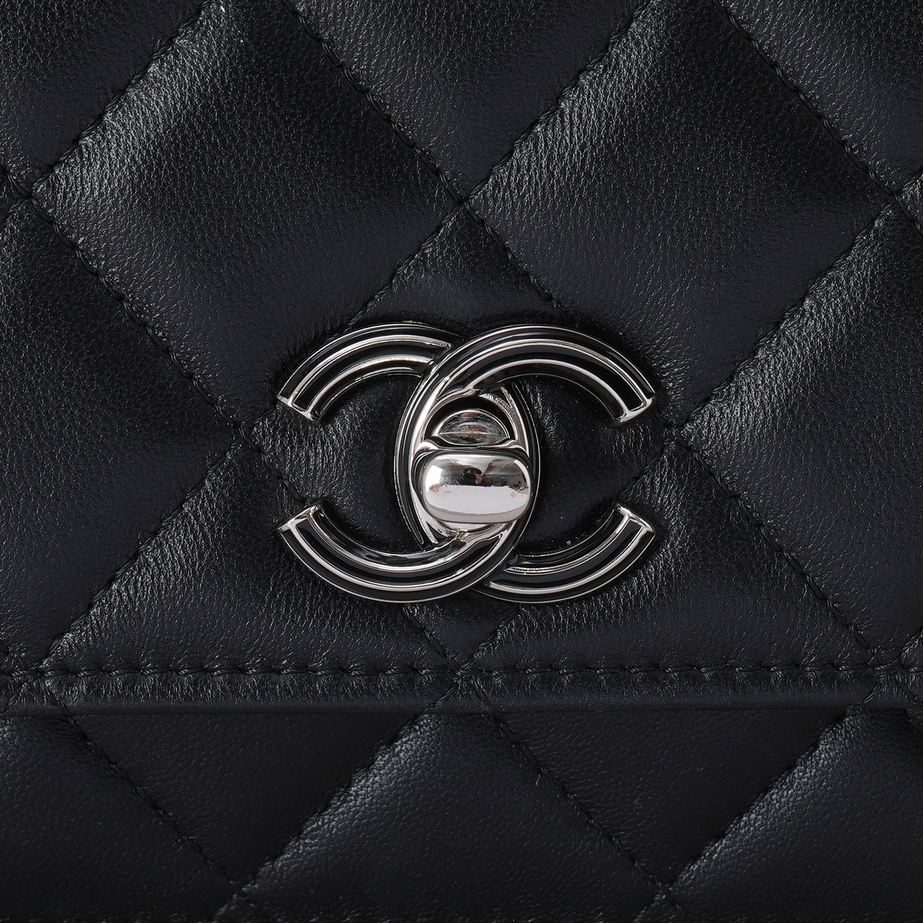 CHANEL(USED)샤넬 시즌 클래식 WOC 블랙은장