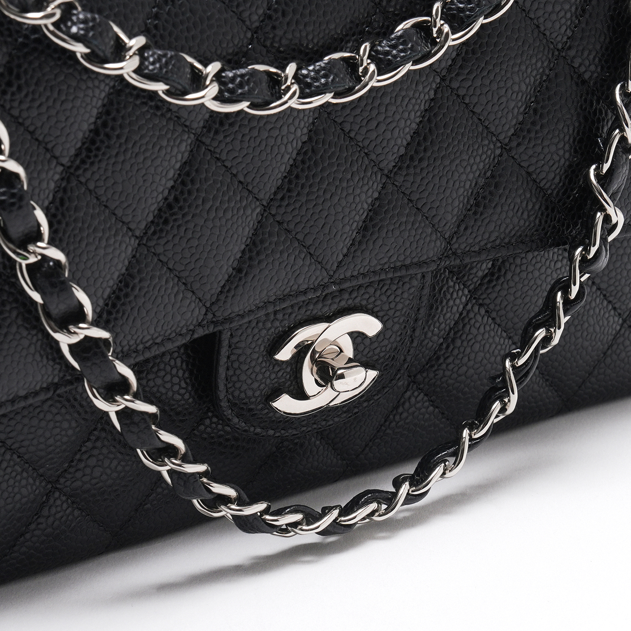 CHANEL(USED)샤넬 캐비어 클래식 미듐 플랩백