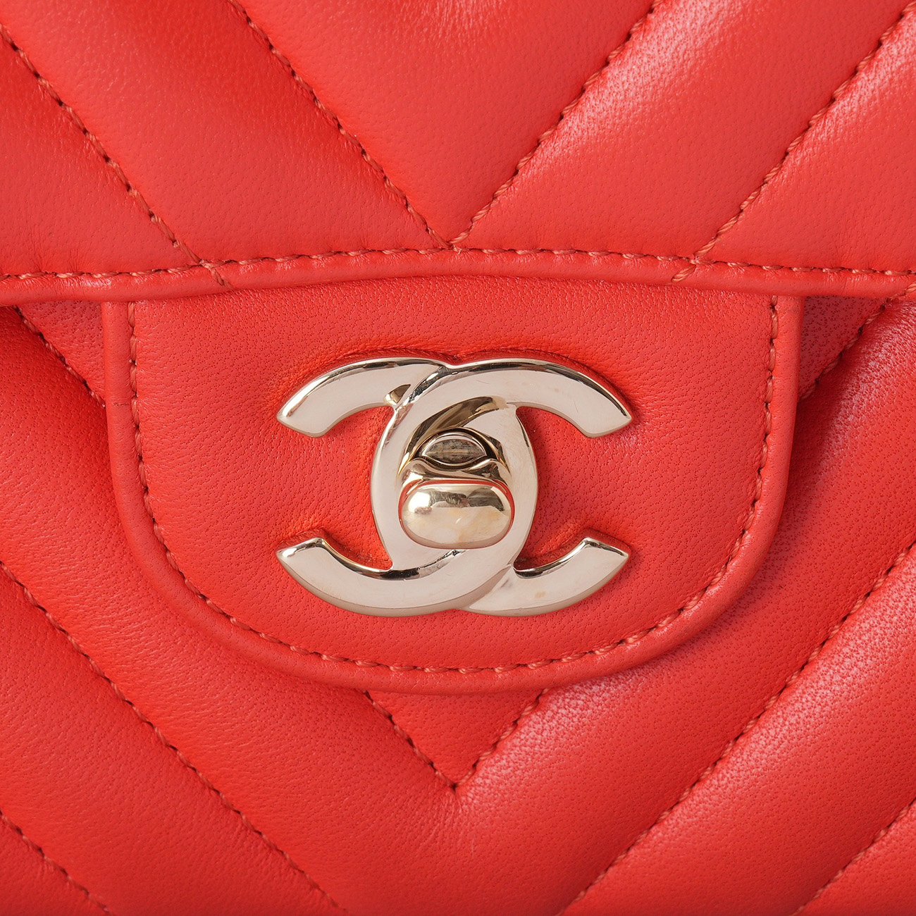 CHANEL(USED)샤넬 램스킨 쉐브론 클래식 미듐 플랩백